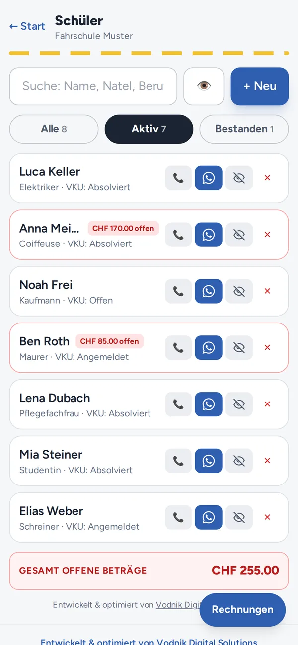 Schülerliste auf dem Handy mit offenen Beträgen